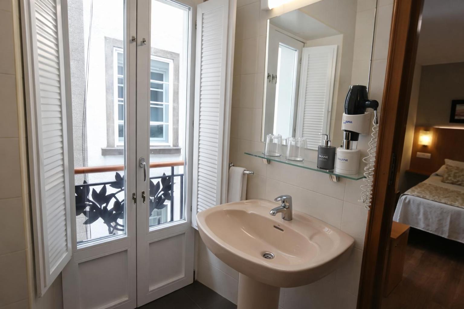 Deluxe Double Room,1758532582:JPEG