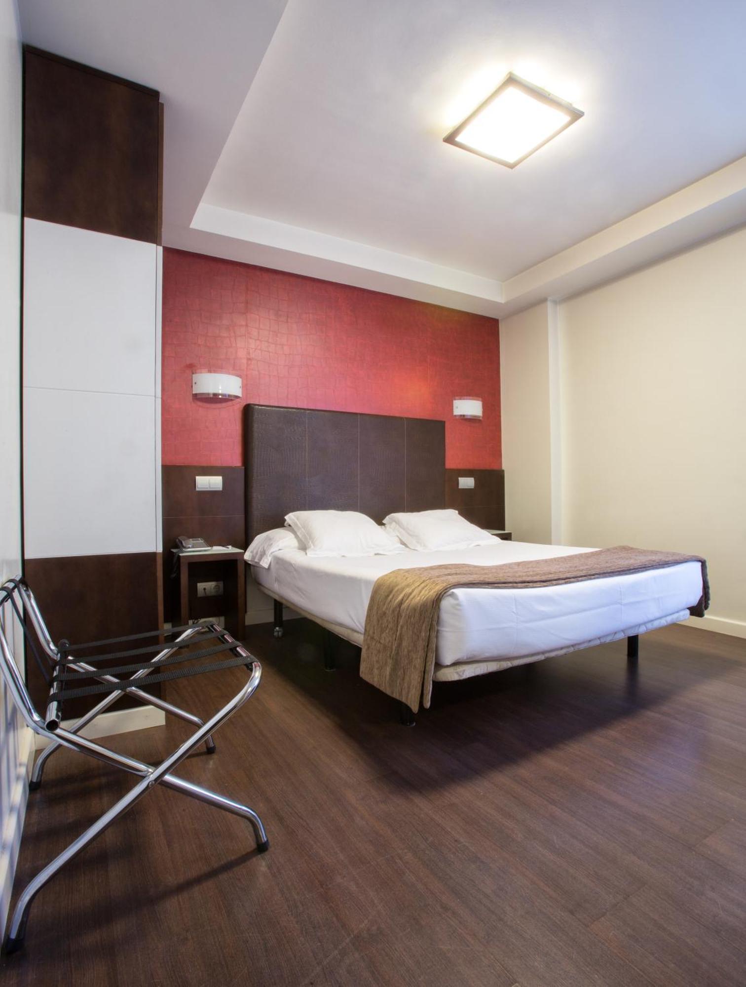 Economy Double or Twin Room,519889482:JPEG